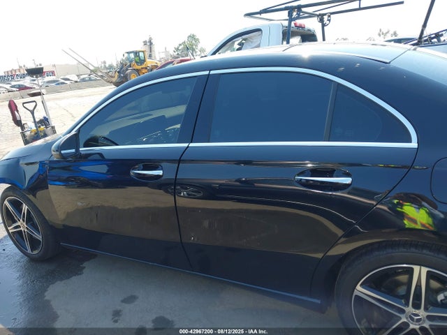 W1K3G4EB7MJ317614 Mercedes-Benz m260
