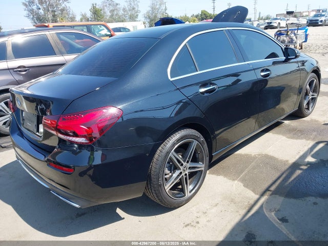 W1K3G4EB7MJ317614 Mercedes-Benz m260