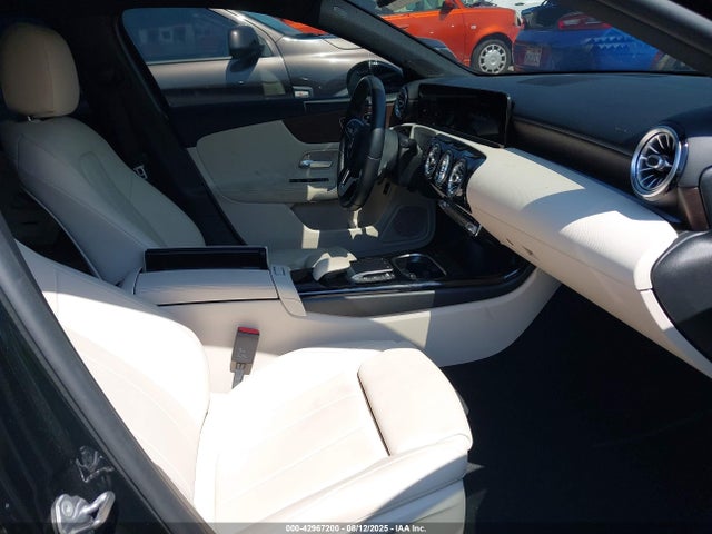 W1K3G4EB7MJ317614 Mercedes-Benz m260