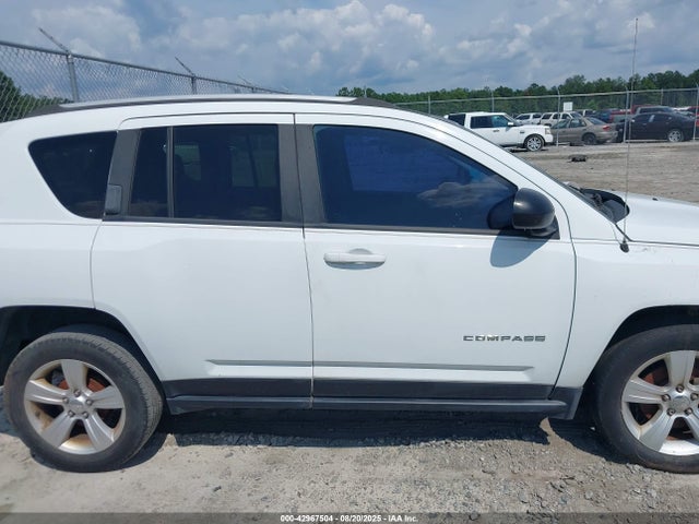 Jeep 2016 2016 1C4NJCBA2GD567470 Image 13