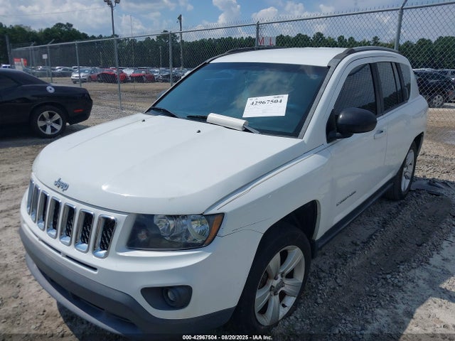 Jeep 2016 2016 1C4NJCBA2GD567470 Image 2