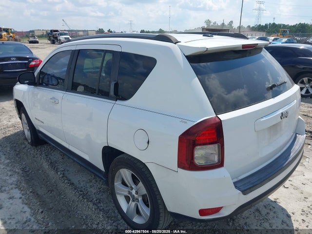 Jeep 2016 2016 1C4NJCBA2GD567470 Image 3