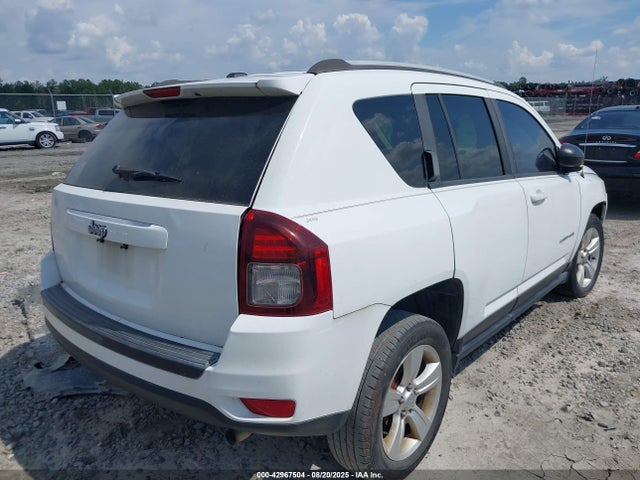 Jeep 2016 2016 1C4NJCBA2GD567470 Image 4