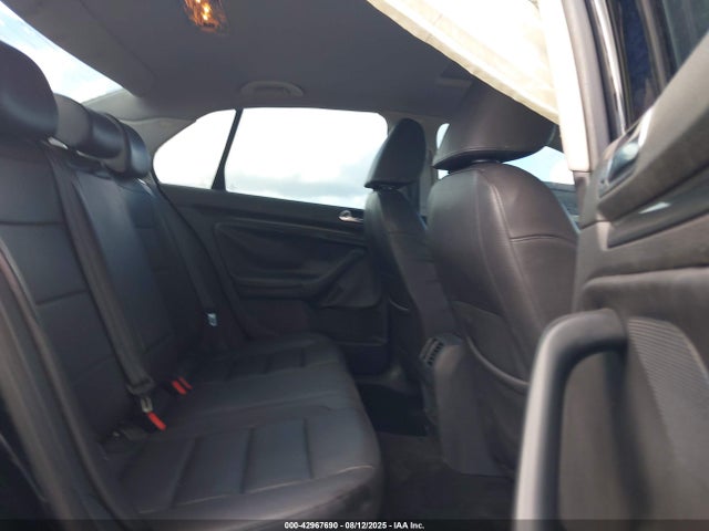 42967690 :رقم المزاد ، 3VWRX7AJ6AM030800 vin ، 2010 Volkswagen Jetta Se مزاد بيع