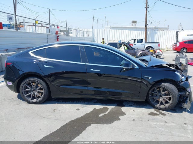 5YJ3E1EA8KF305031 Tesla MODEL 3