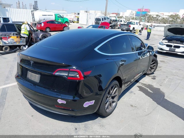 5YJ3E1EA8KF305031 Tesla MODEL 3