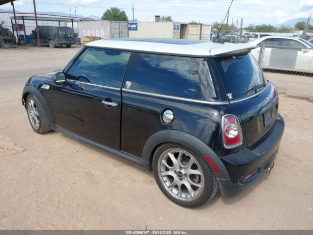 2011 MINI COOPER S WMWSV3C59BTY22068 Photo 2