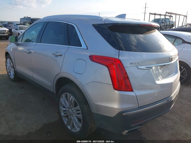 2018 CADILLAC XT5 1GYKNERS6JZ130027 Photo 2
