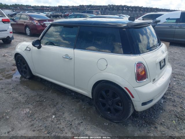 2010 MINI COOPER WMWMF3C50ATZ62112 Photo 2
