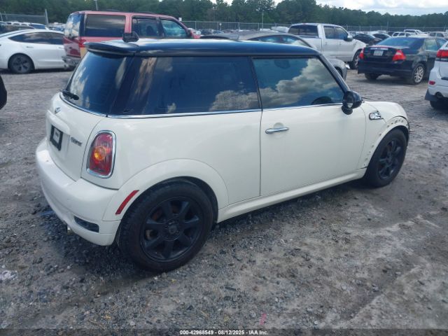 2010 MINI COOPER WMWMF3C50ATZ62112 Photo 3