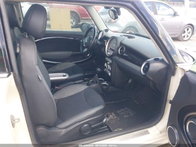 2010 MINI COOPER WMWMF3C50ATZ62112 Photo 4