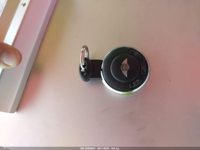 2010 MINI COOPER S WMWMF7C52ATX44213 Photo 10