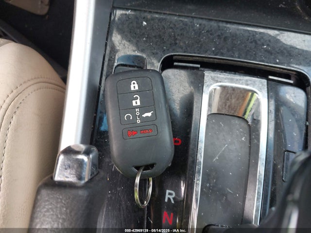 Honda j35y1 2016 1HGCR3F85GA002527 Image 11