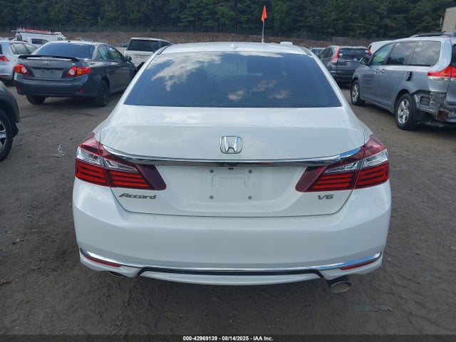 Honda j35y1 2016 1HGCR3F85GA002527 Image 16