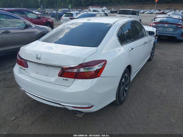 Honda j35y1 2016 1HGCR3F85GA002527 Image 4