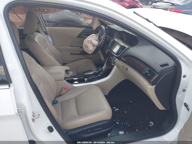 Honda j35y1 2016 1HGCR3F85GA002527 Image 5