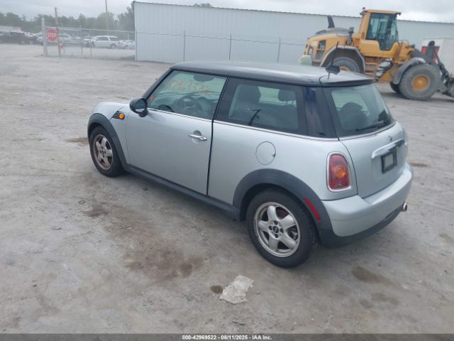 2010 MINI COOPER WMWMF3C58ATZ66375 Photo 2
