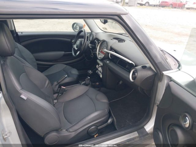 2010 MINI COOPER WMWMF3C58ATZ66375 Photo 4