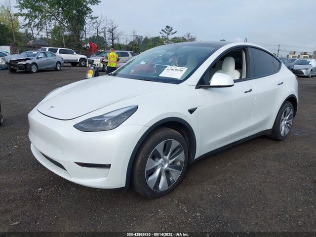 2023 TESLA MODEL Y 7SAYGDEE5PF633389 Photo 1