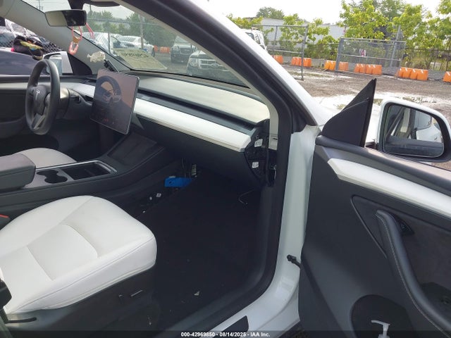 2023 TESLA MODEL Y 7SAYGDEE5PF633389 Photo 4