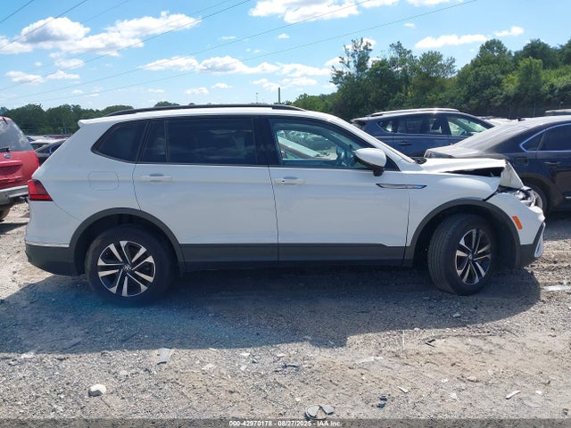 3VV1B7AXXNM015548 Volkswagen Tiguan