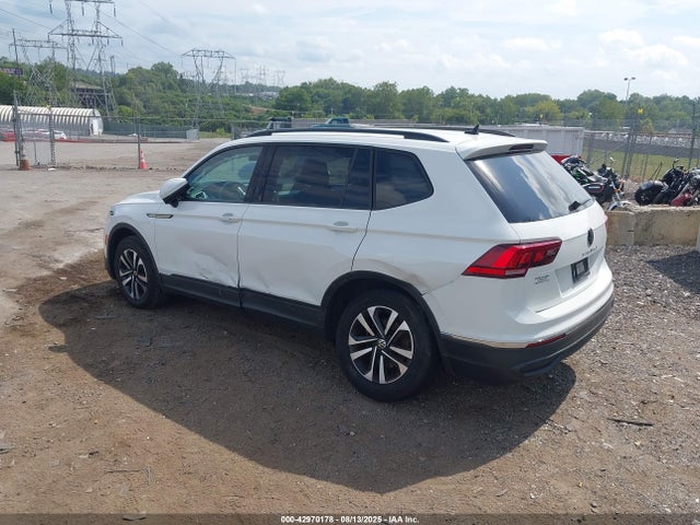 3VV1B7AXXNM015548 Volkswagen Tiguan