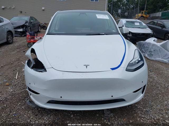 Tesla Model Y 2021 5YJYGAEE2MF208347 Image 13