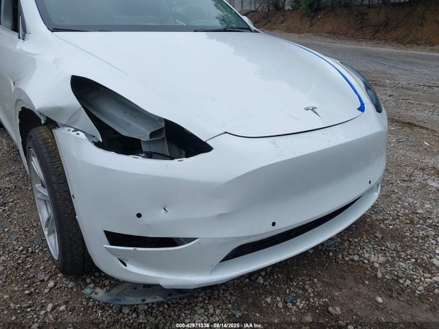 Tesla Model Y 2021 5YJYGAEE2MF208347 Image 20