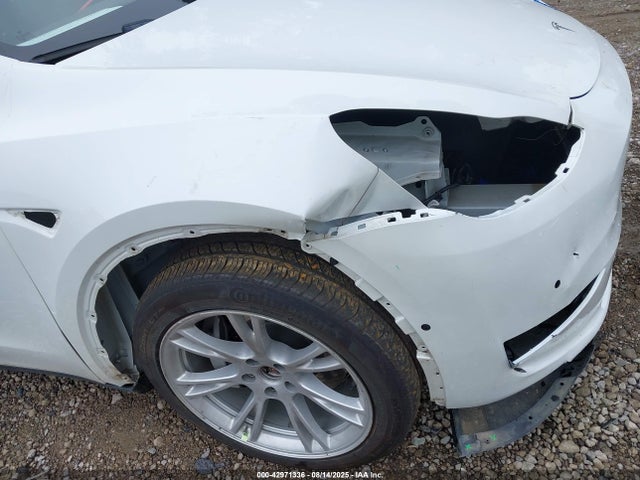 Tesla Model Y 2021 5YJYGAEE2MF208347 Image 21