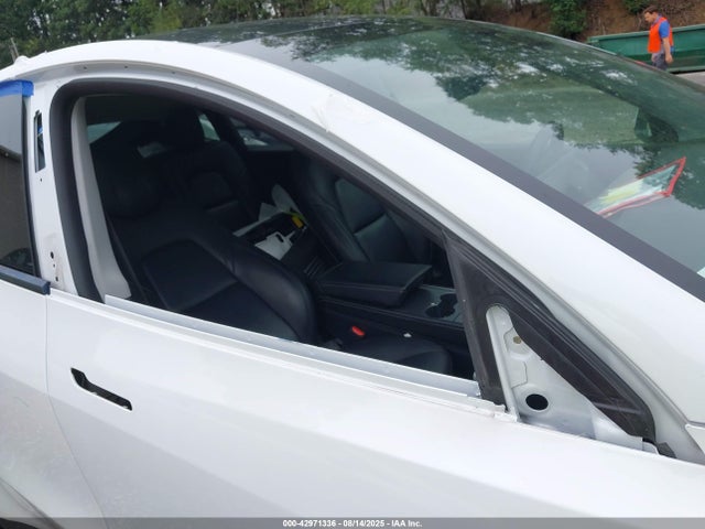 Tesla Model Y 2021 5YJYGAEE2MF208347 Image 23