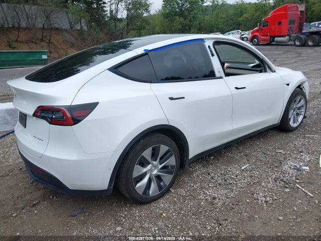 Tesla Model Y 2021 5YJYGAEE2MF208347 Image 4