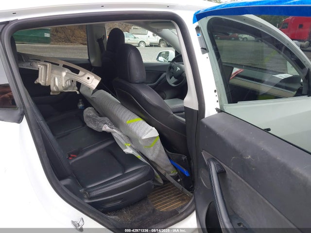 Tesla Model Y 2021 5YJYGAEE2MF208347 Image 8