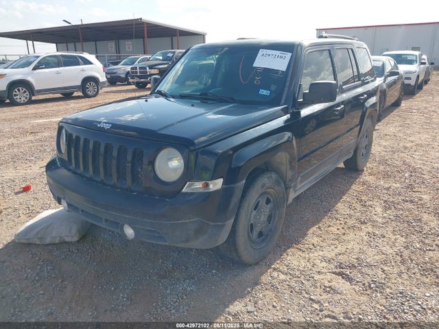 Jeep 2014 2014 1C4NJPBB8ED905211 Image 2