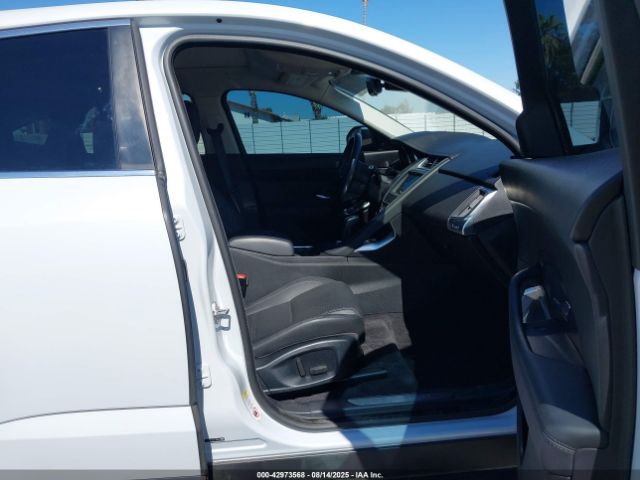 2018 JAGUAR E-PACE SADFJ2FX5J1Z30449 Photo 4