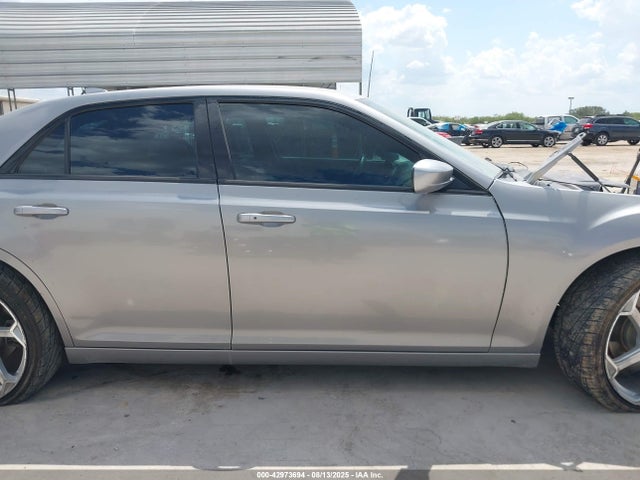 2C3CCAGG2HH637576 Chrysler 300