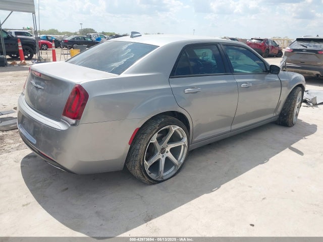 2C3CCAGG2HH637576 Chrysler 300