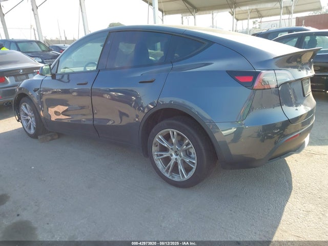 2023 TESLA MODEL Y 7SAYGDEDXPF962161 Photo 2