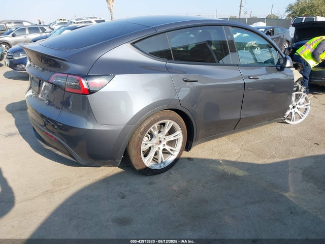 2023 TESLA MODEL Y 7SAYGDEDXPF962161 Photo 3