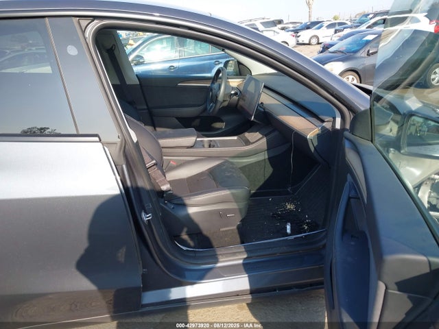 2023 TESLA MODEL Y 7SAYGDEDXPF962161 Photo 4