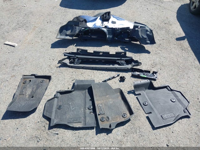 1C4HJXDG1LW251062 Jeep 2020
