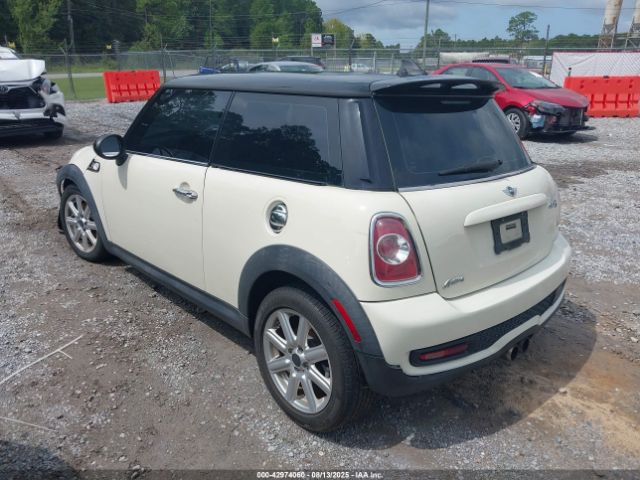2011 MINI COOPER S WMWSV3C53BTY14791 Photo 2