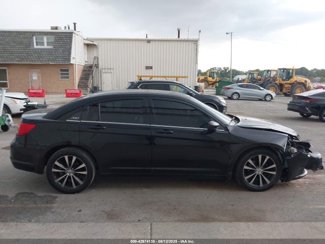 1C3CCBCG6EN135586 Chrysler 200