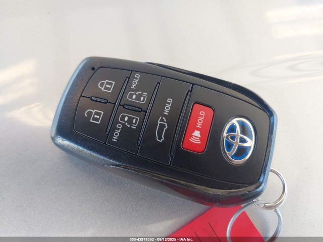 5TDYRKEC0RS211197 Toyota a25a-fxs