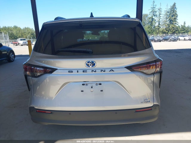 5TDYRKEC0RS211197 Toyota a25a-fxs