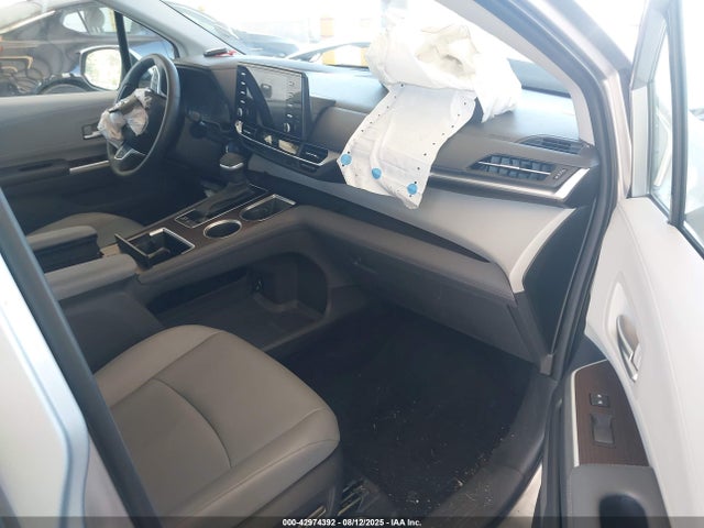 5TDYRKEC0RS211197 Toyota a25a-fxs