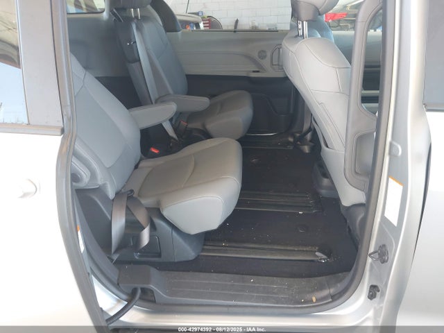 5TDYRKEC0RS211197 Toyota a25a-fxs