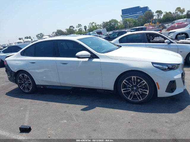 WBA43FJ0XRCP97036 BMW 530I