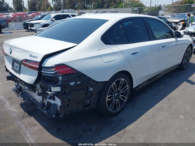 WBA43FJ0XRCP97036 BMW 530I