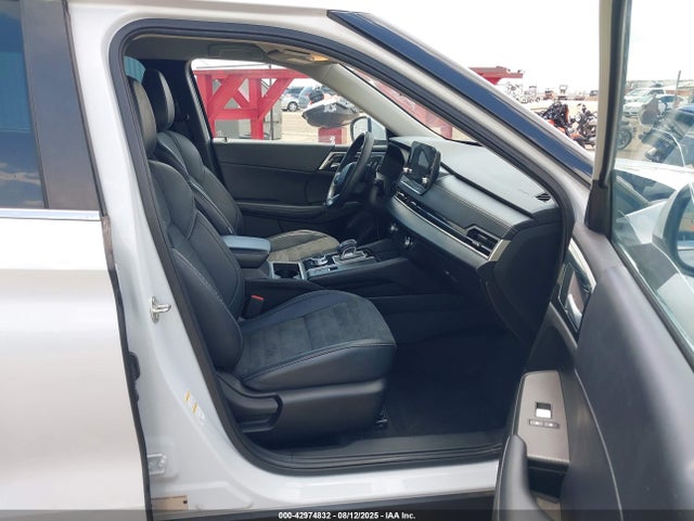 2023 MITSUBISHI OUTLANDER JA4J4UA8XPZ024892 Photo 4