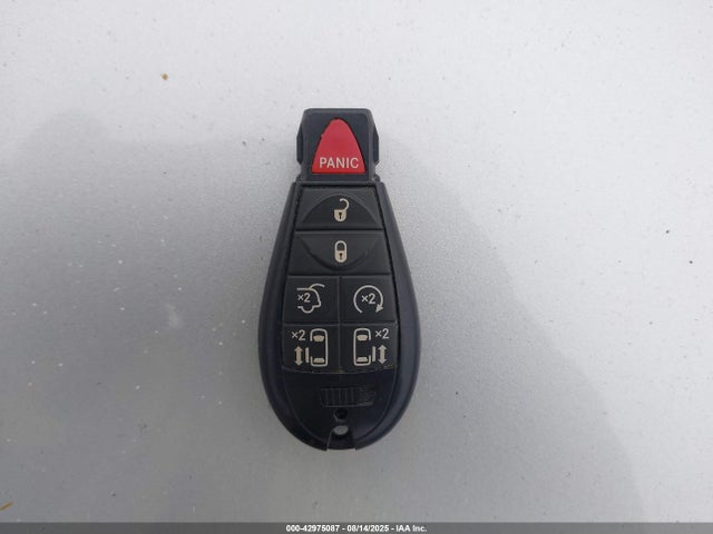 2C4RC1BG1GR232072 Chrysler Town and Country